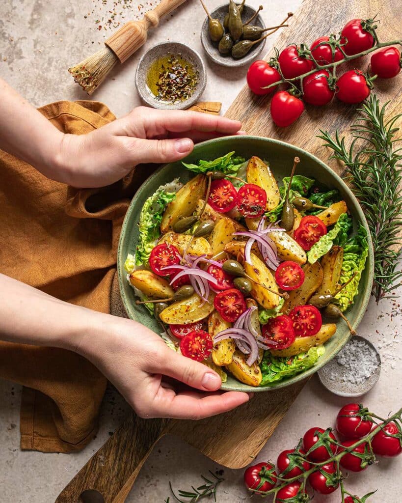 Salat mit gerösteten Kartoffelspalten | 30 Min. Finisher-Rezept